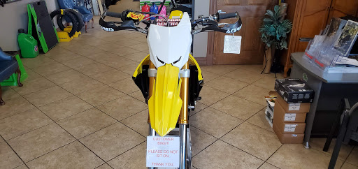 Suzuki Motorcycle Dealer «Suzuki of Carol Stream», reviews and photos, 106 N Schmale Rd, Carol Stream, IL 60188, USA