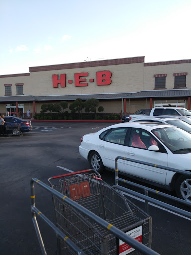 Grocery Store «H-E-B Grocery», reviews and photos, 101 S Clay St, Ennis, TX 75119, USA