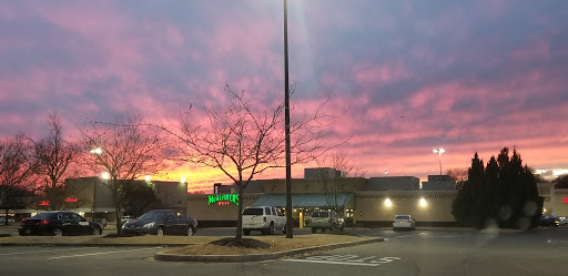 Shopping Mall «Poplar Plaza Shopping Center», reviews and photos, 3440 Poplar Ave, Memphis, TN 38111, USA