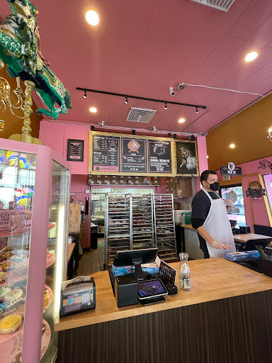 Donut Shop «Voodoo Doughnut Too», reviews and photos, 1501 NE Davis St, Portland, OR 97232, USA