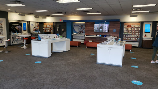Cell Phone Store «AT&T», reviews and photos, 709 Lewis And Clark Parkway, Clarksville, IN 47129, USA