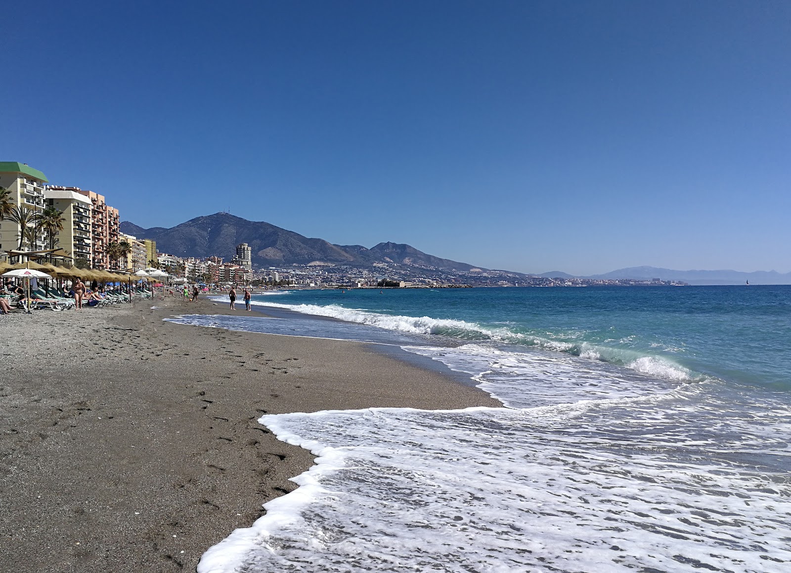 Photo de Playa de Santa Amalia zone des équipements