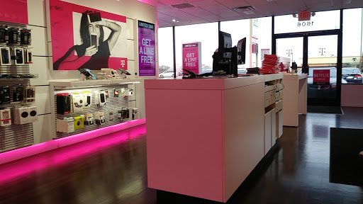 Cell Phone Store «T-Mobile», reviews and photos, 1606 N Dixie Hwy, Elizabethtown, KY 42701, USA