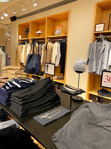 Clothing Store «J.Crew», reviews and photos, 2126 Abbott Martin Rd #141, Nashville, TN 37215, USA