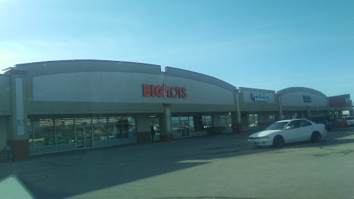 Big Lots, 5667 S 27th St, Milwaukee, WI 53221, USA, 