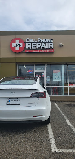 Cell Phone Store «iExpert Studio», reviews and photos, 5000 Shelbyville Rd, Louisville, KY 40207, USA