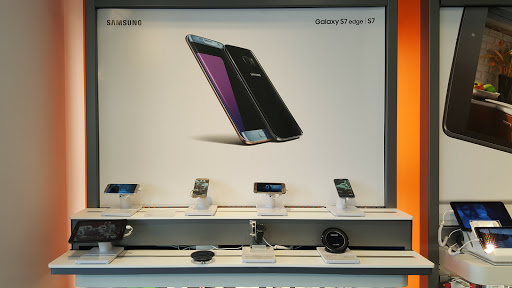 Cell Phone Store «AT&T», reviews and photos, 2711 NW Town Center Dr, Beaverton, OR 97006, USA