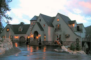 Arrowhead Manor Inn and Event Center At Castle Colorado image