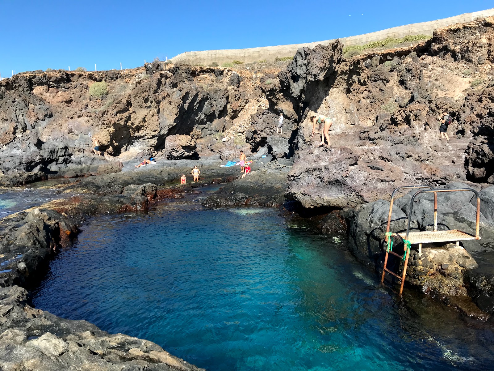 Foto von Playa Y Piscinas Naturales annehmlichkeitenbereich