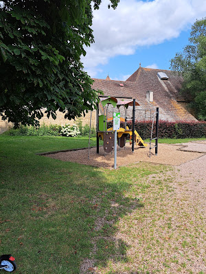 Aire de jeux pour enfants à Saint-Pierre-en-Auge