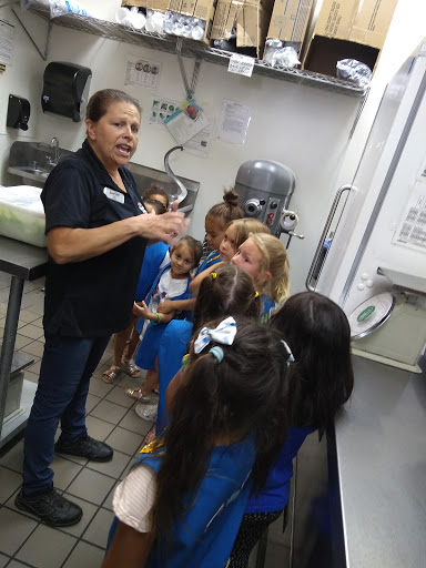 Pizza Restaurant «Round Table Pizza», reviews and photos, 14870 CA-4, Discovery Bay, CA 94505, USA