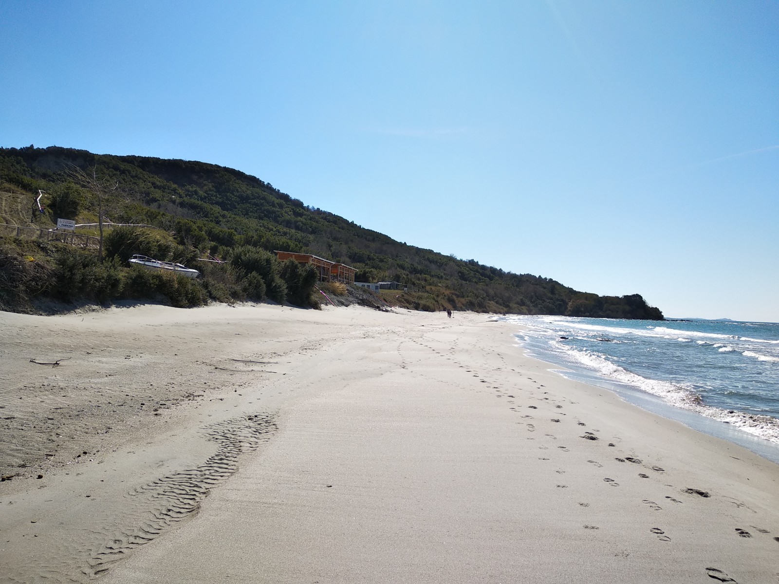 Photo de Qarku i Durresit beach avec baie longue