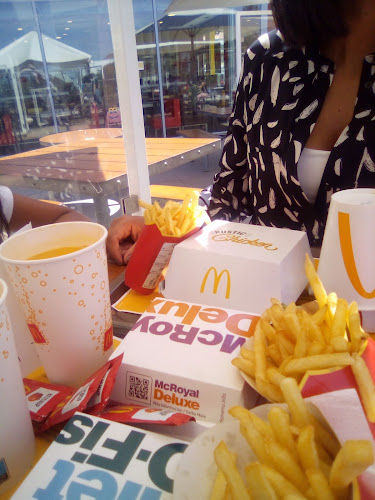 Comentários e avaliações sobre o McDonald's Lagos