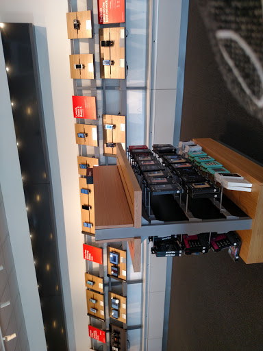 Cell Phone Store «Verizon», reviews and photos, 1113 S Abilene St #104, Aurora, CO 80012, USA