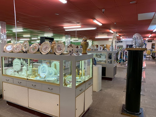 Thrift Store «Nearly New Thrift Shop», reviews and photos, 1250 Bardstown Rd # 114, Louisville, KY 40204, USA