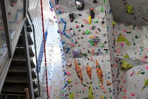Climbing World GmbH climbing hall "Under the ROOF" Weilheim image