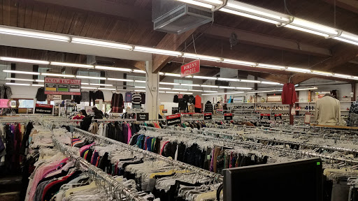 Thrift Store «St Vincent De Paul - High Street Boutique Store», reviews and photos, 555 High St, Eugene, OR 97401, USA