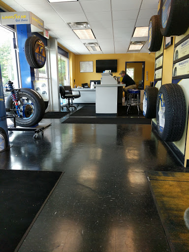 Tire Shop «Wiygul Automotive Clinic of Herndon, VA», reviews and photos, 630 Grant St, Herndon, VA 20170, USA