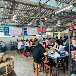 ก๋วยเตี๋ยวเรือศรีสามพรานเจ้ก้อม ซอยวัดเทียนดัด