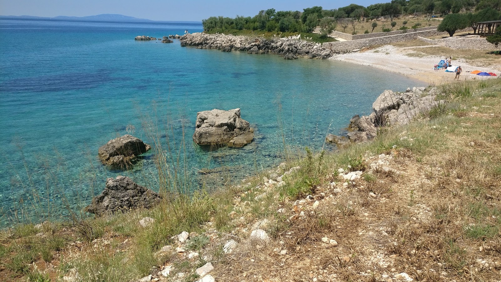 Foto von Borovici beach mit winzige bucht