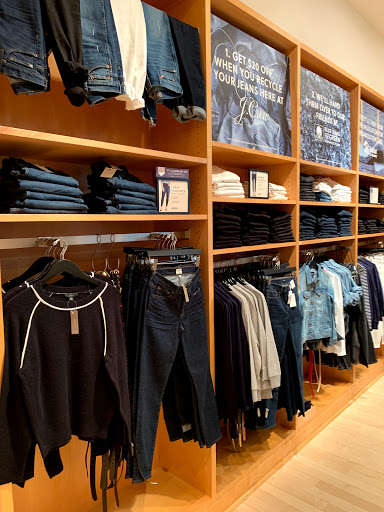 Clothing Store «J.Crew», reviews and photos, 4400 Sharon Rd #196, Charlotte, NC 28211, USA