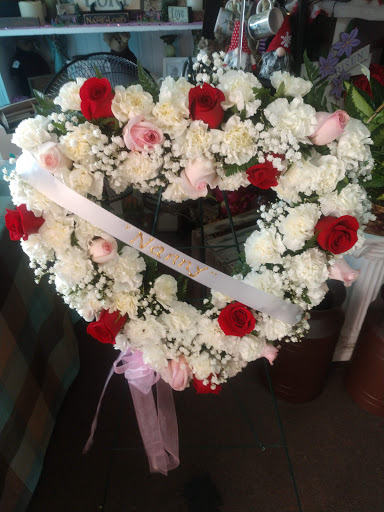 Florist «Flowers by Evelyn», reviews and photos, 92 E Main St, Westminster, MD 21157, USA