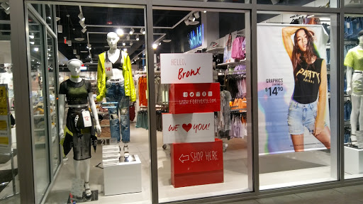 Clothing Store «Forever 21 Red», reviews and photos, 171 W 230th St, Bronx, NY 10463, USA