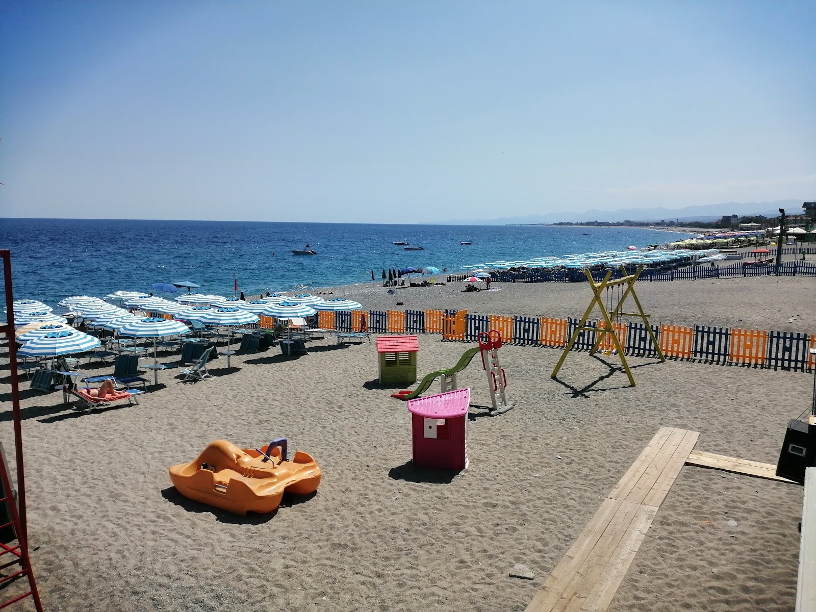 Zdjęcie Gioiosa Jonica beach obszar kurortu nadmorskiego