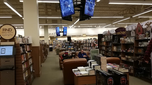 Book Store «Barnes & Noble Booksellers The Shops at River Crossing», reviews and photos, 8675 River Crossing Blvd, Indianapolis, IN 46240, USA