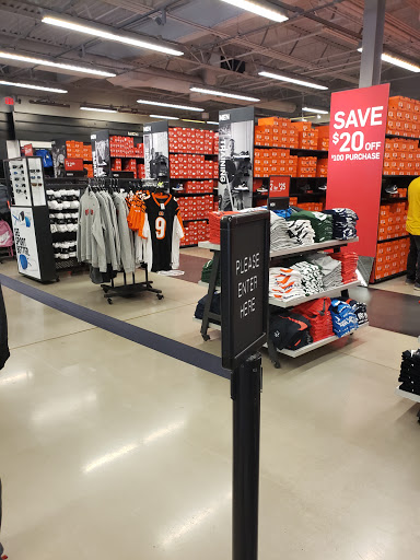 Shopping Mall «Cincinnati Premium Outlets», reviews and photos, 400 Premium Outlets Dr, Monroe, OH 45050, USA