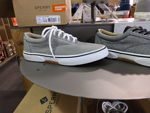 Shoe Store «DSW Designer Shoe Warehouse», reviews and photos, 19500 Plummer St, Northridge, CA 91324, USA