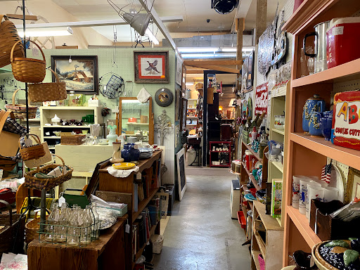 The Barn Shoppes at the Old Sale Barn