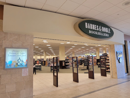 Book Store «Barnes & Noble», reviews and photos, 112 Eisenhower Pkwy, Livingston, NJ 07039, USA