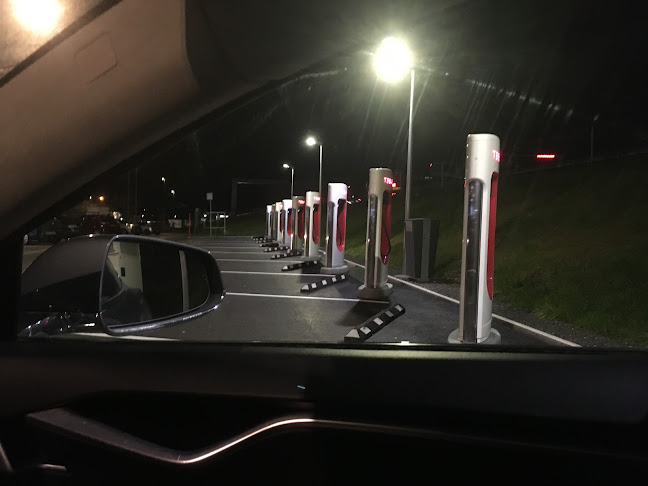 Tesla Supercharger - Freienbach