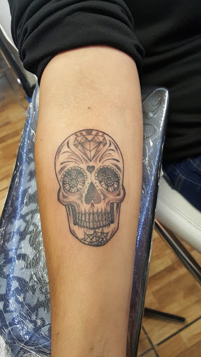 Tattoo Shop «Chi-Town Effects Tattoo», reviews and photos, 419 S Lake St, Aurora, IL 60506, USA