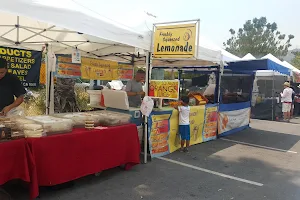 La Cañada Flintridge Farmer's Market image