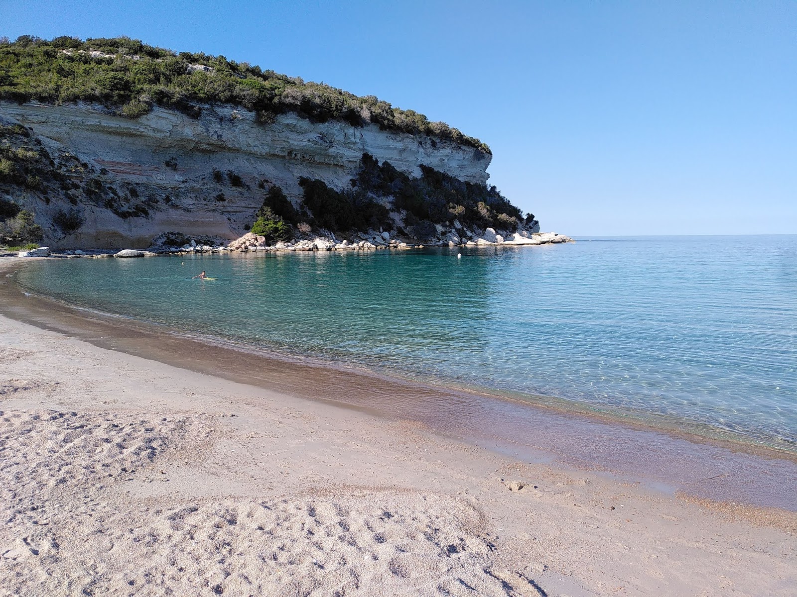 Zdjęcie Canetu beach z poziomem czystości wysoki