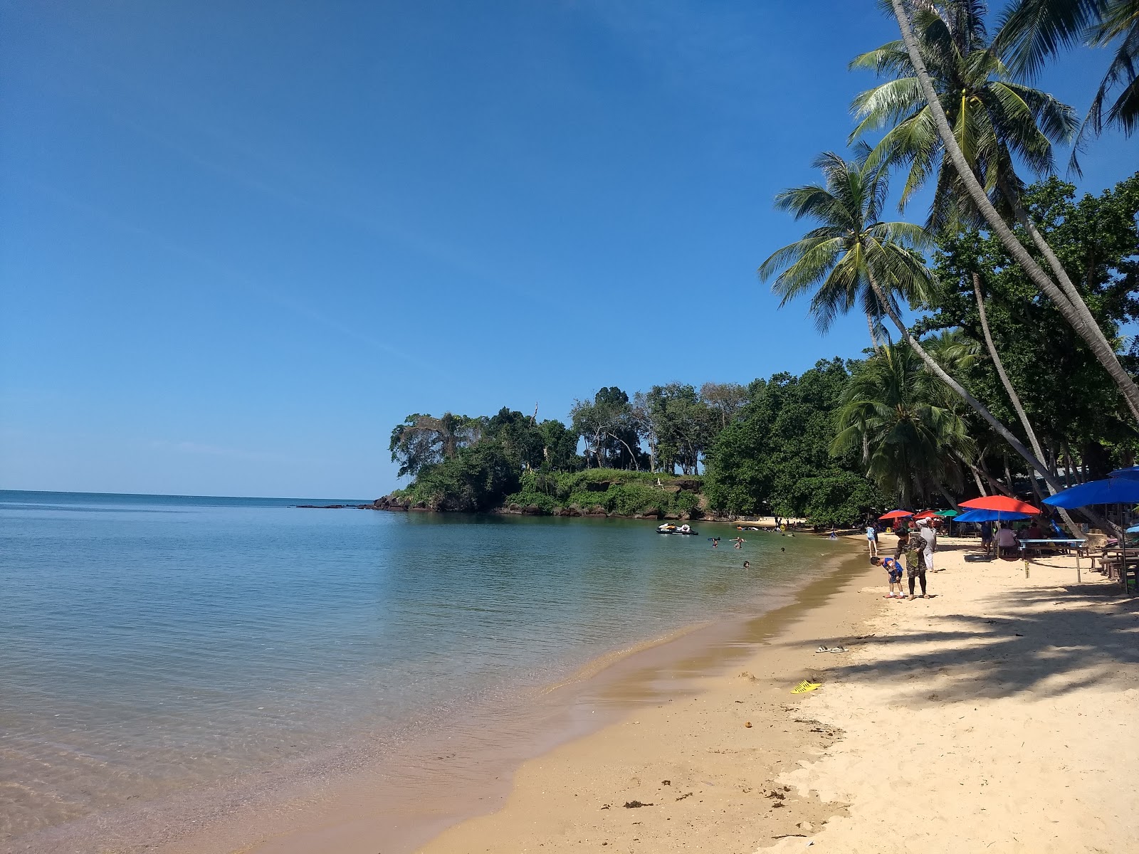 Photo of Ao Tan Khu Beach with bright fine sand surface