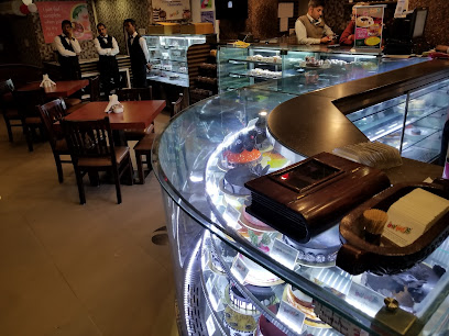 Innings Bakery - Plot No.17, 18, Kalpatru Shopping Center, E-20, Gaurav Path Rd, Jaljog Chouraha, Sindhi Colony, Sector-E, Shastri Nagar, Jodhpur, Rajasthan 342003, India