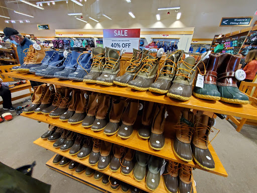 Clothing Store «L.L. Bean Outlet», reviews and photos, 2421 Cranberry Hwy, Wareham, MA 02571, USA
