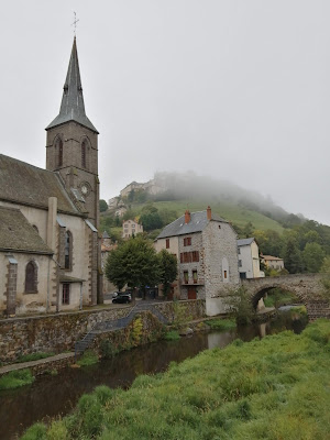 Aire camping-car St-Flour ville basse à Saint-Flour