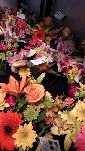 Florist «Alfa Flower Shop», reviews and photos, 7001 W North Ave, Wauwatosa, WI 53213, USA