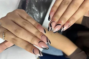 Theglossynailsbyharsh image