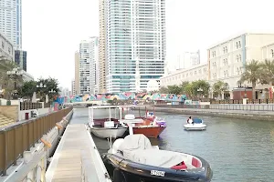 قوارب الشارقة للنزهة Sharjah Boats Tour image