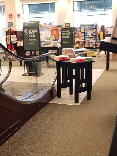 Book Store «Barnes & Noble», reviews and photos, 1630 Sherman Ave, Evanston, IL 60201, USA