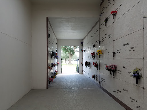 Funeral Home «Hardage - Giddens Greenlawn Funeral Home», reviews and photos, 4300 Beach Blvd, Jacksonville, FL 32207, USA