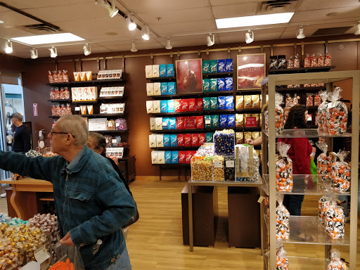 Shopping Mall «Jersey Shore Premium Outlets», reviews and photos, 1 Premium Outlet Blvd, Tinton Falls, NJ 07753, USA