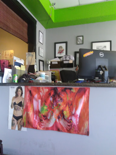 Tattoo Shop «Shameless Tattoos and Piercings», reviews and photos, 115 E Burlington Ave, Fairfield, IA 52556, USA