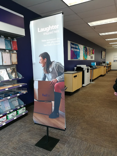 Print Shop «FedEx Office Print & Ship Center», reviews and photos, 1 W Rand Rd F, Mt Prospect, IL 60056, USA