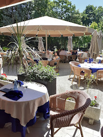 Atmosphère du Restaurant français Les Jardins de la Vieille Fontaine à Maisons-Laffitte - n°19